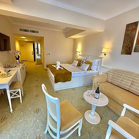 Calimbra Wellness Superior 4* 미슈콜츠